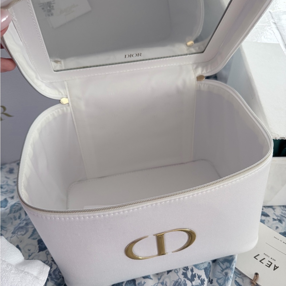 White Dior Beauty Vanity Case - Picture 3 of 5